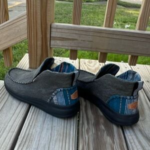 HEY DUDE size 10 women’s mid / grey